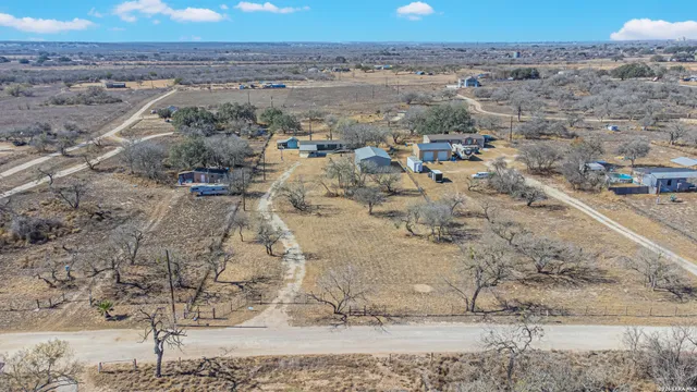 $264,900 | 18065 County Road 163, Elmendorf, TX 78112