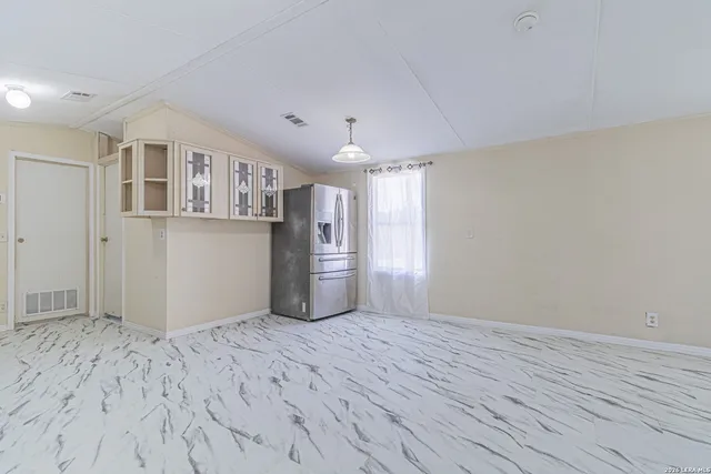 $264,900 | 18065 County Road 163, Elmendorf, TX 78112