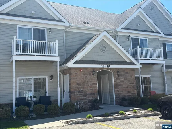 $384,900 | 19 Dogwood Lane, Unit U9F, Wanaque, NJ 07420