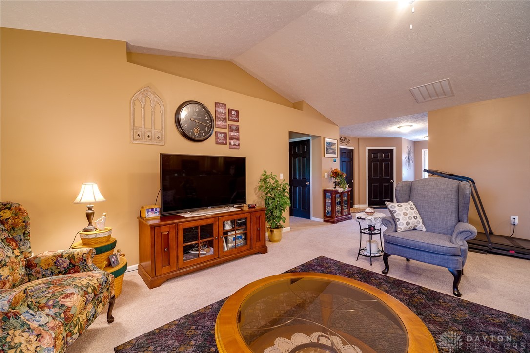 210 Scholl Road Franklin, OH 45005 - Photo 8 of 31 Gallery Image 8