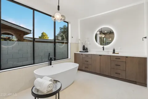$2,300,000 | 4215 North 42nd Street, Phoenix, AZ 85018