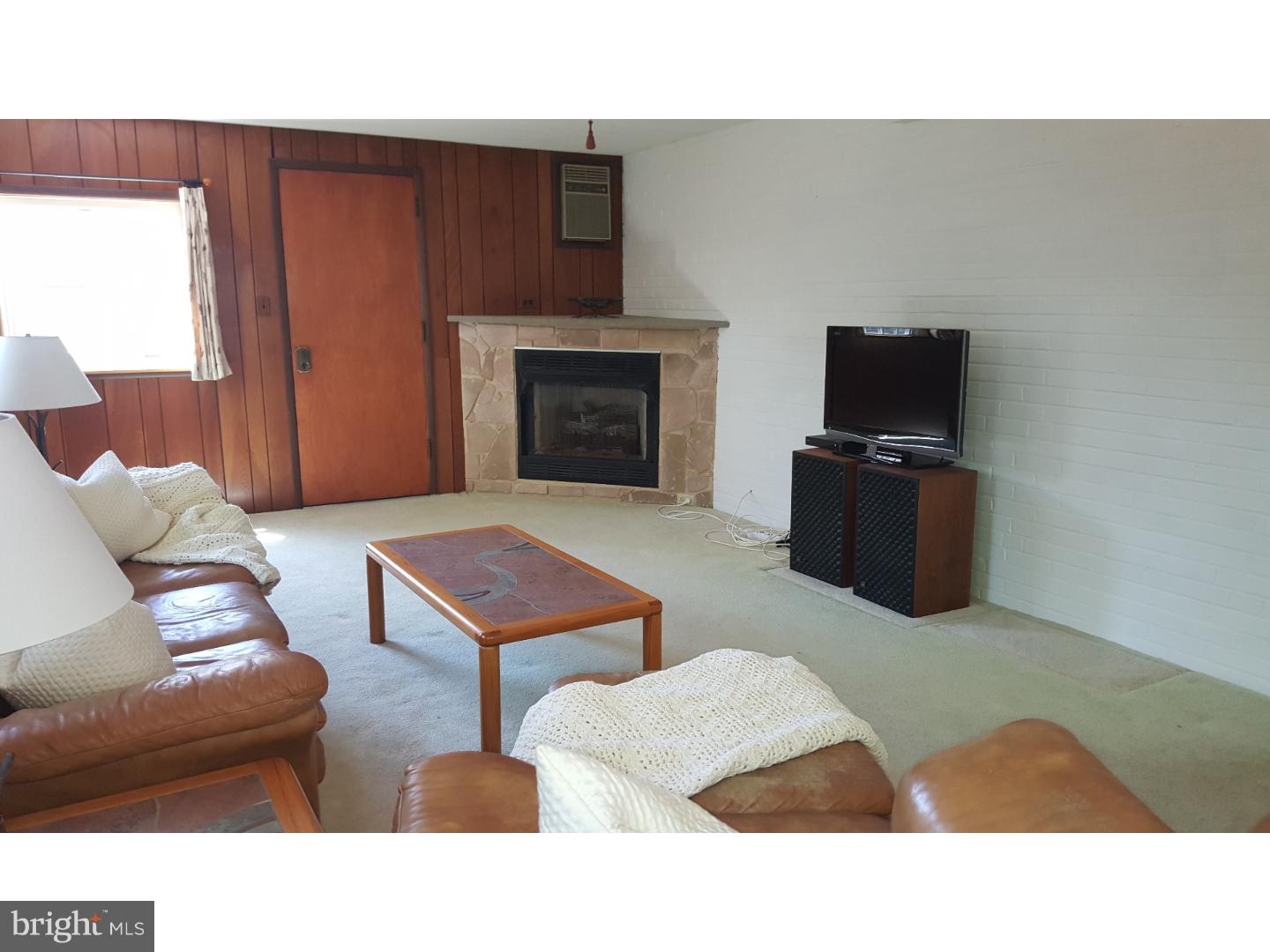 525 Maplewood Road Springfield, PA 19064 - Photo 14 of 16 Family Room