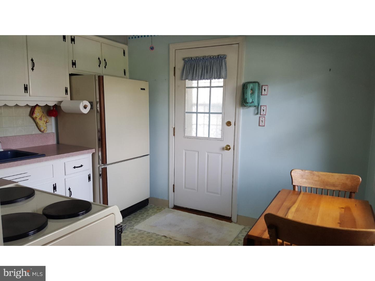 525 Maplewood Road Springfield, PA 19064 - Photo 8 of 16 Kitchen
