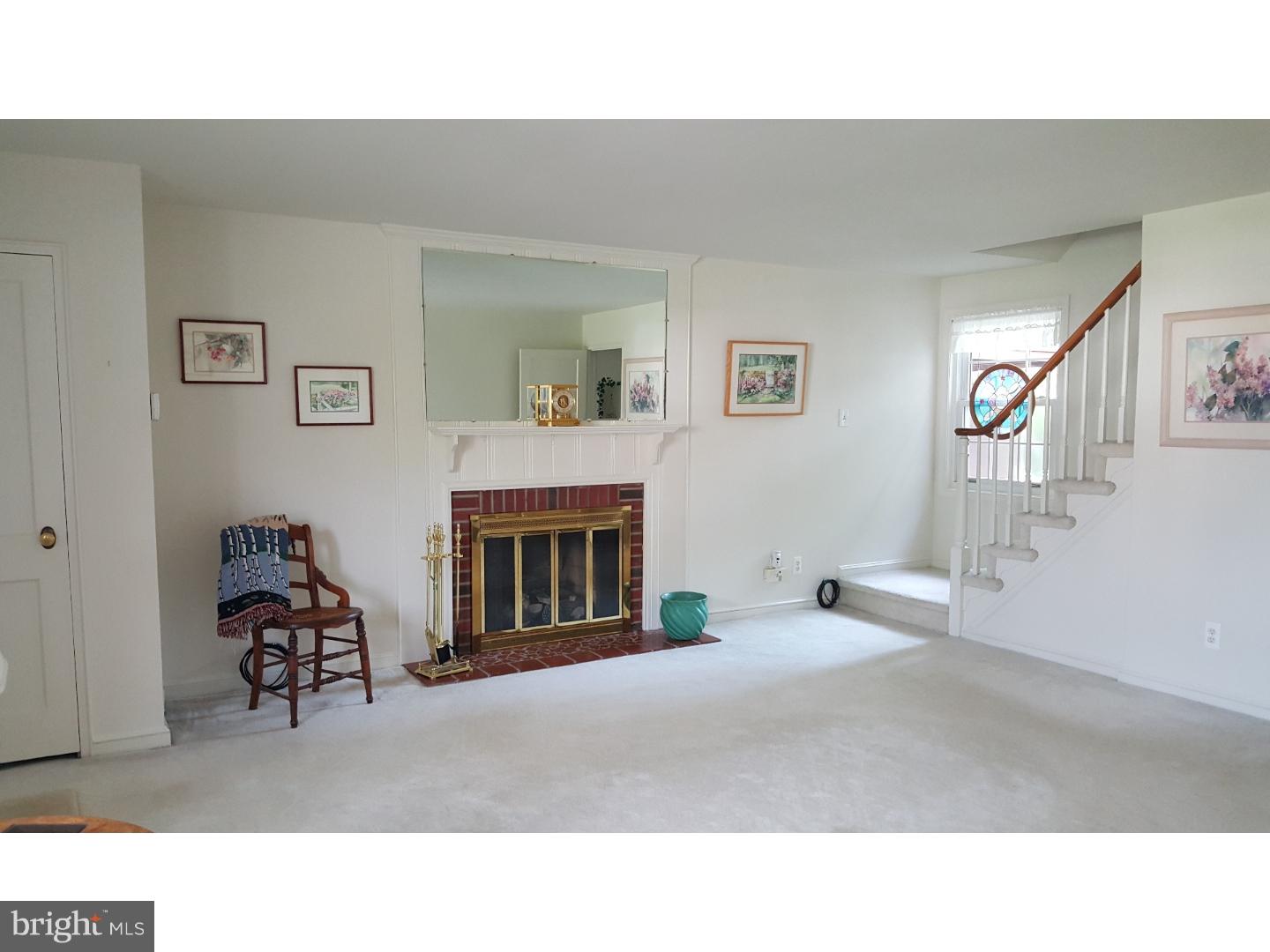 525 Maplewood Road Springfield, PA 19064 - Photo 10 of 16 Living Room
