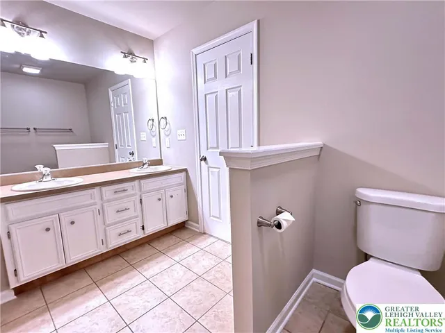 $407,900 | 12 Cobblestone Drive, Easton, PA 18045