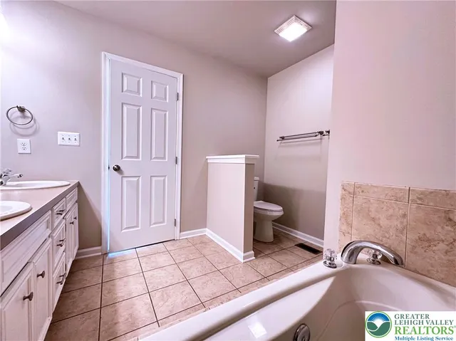 $407,900 | 12 Cobblestone Drive, Easton, PA 18045