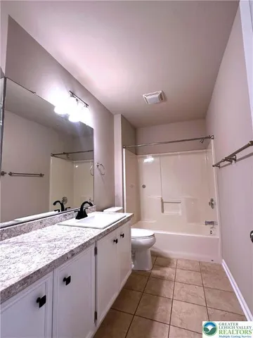 $407,900 | 12 Cobblestone Drive, Easton, PA 18045