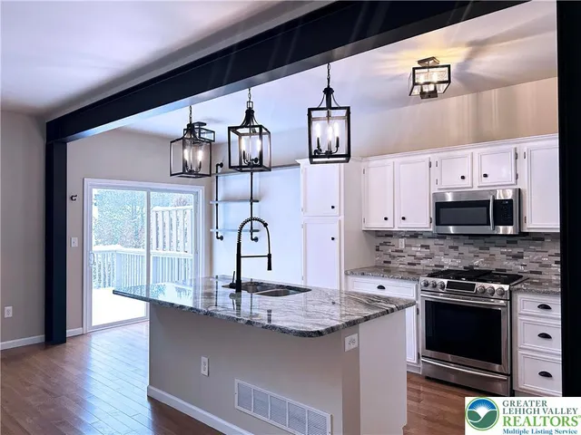 $407,900 | 12 Cobblestone Drive, Easton, PA 18045