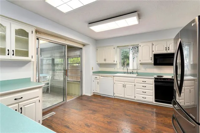 $410,000 | 12022 West 100th Street, Lenexa, KS 66215