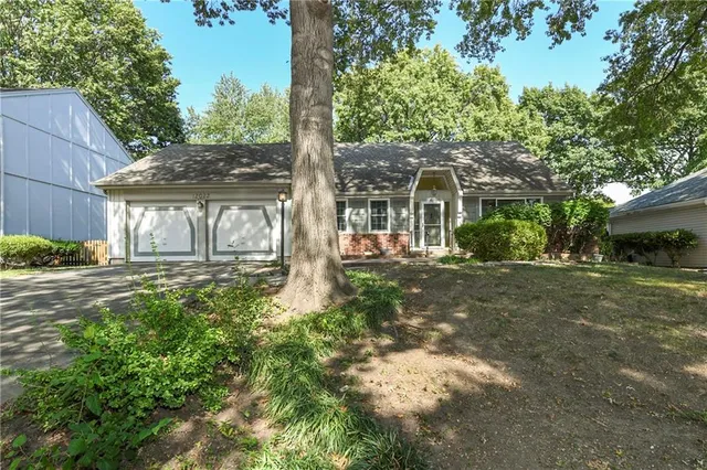 $410,000 | 12022 West 100th Street, Lenexa, KS 66215