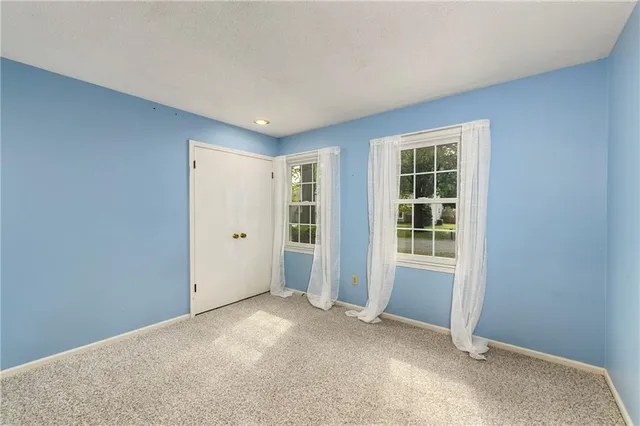 $410,000 | 12022 West 100th Street, Lenexa, KS 66215