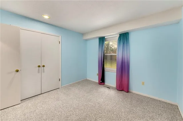 $410,000 | 12022 West 100th Street, Lenexa, KS 66215