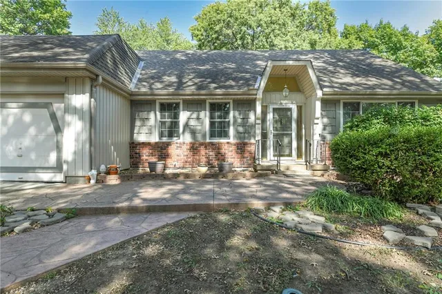 $410,000 | 12022 West 100th Street, Lenexa, KS 66215