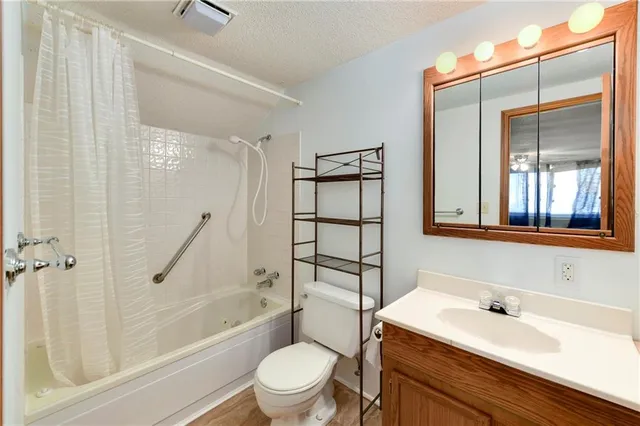 $410,000 | 12022 West 100th Street, Lenexa, KS 66215