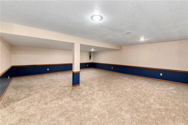 $410,000 | 12022 West 100th Street, Lenexa, KS 66215