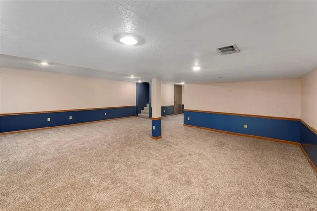 $410,000 | 12022 West 100th Street, Lenexa, KS 66215