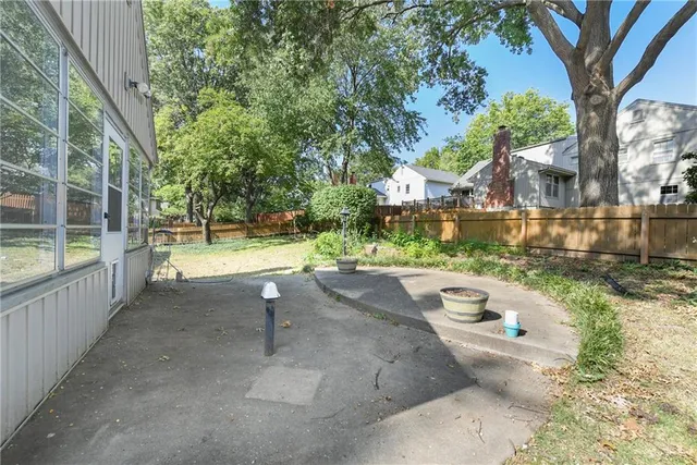 $410,000 | 12022 West 100th Street, Lenexa, KS 66215