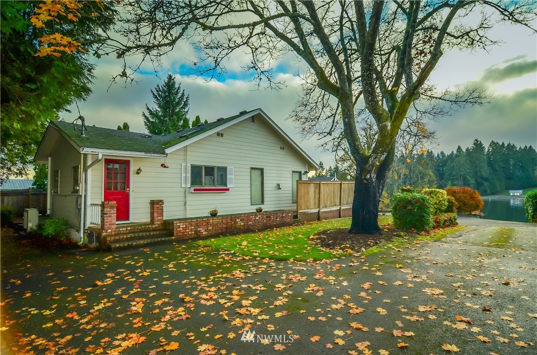 7509 Holmes Island Road Southeast Lacey, WA 98503 - Photo 4 of 20 Gallery Image 4