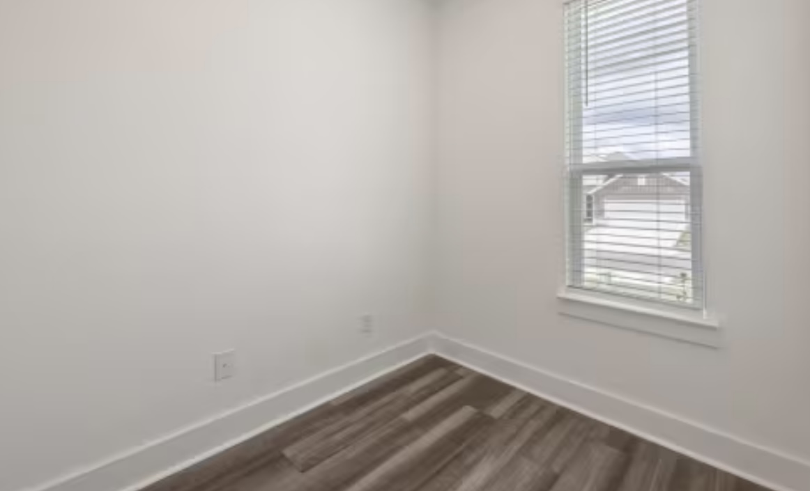 190 Prodigal Way Kyle, TX 78640 - Photo 6 of 14 a room that has a window in it