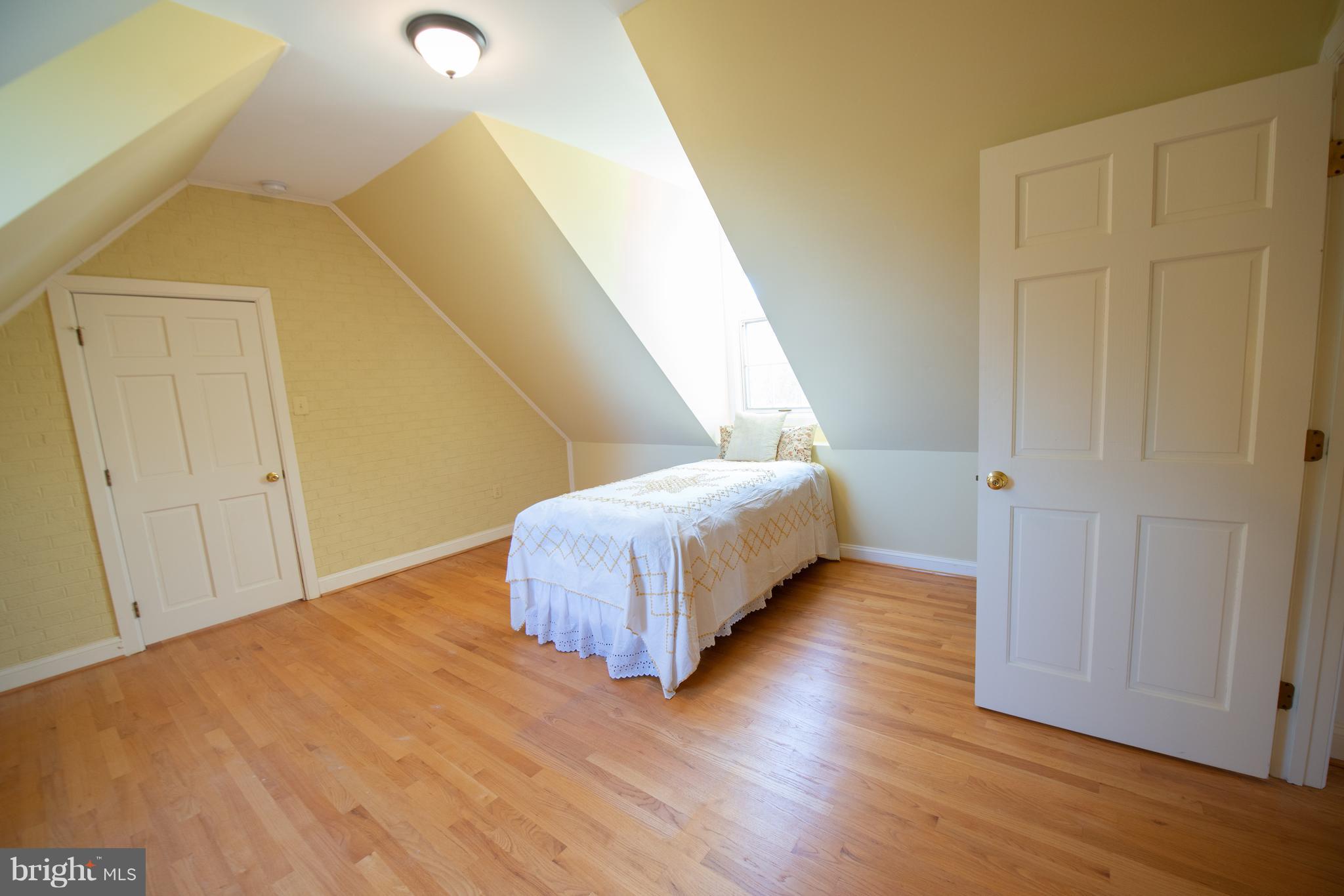 8467 Springs Road Warrenton, VA 20186 - Photo 20 of 28 Upstairs bedroom