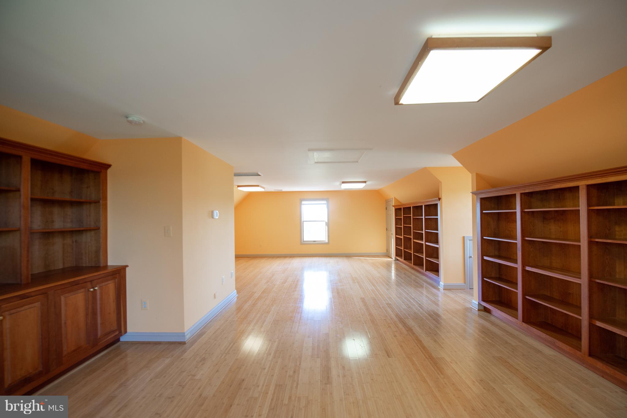 8467 Springs Road Warrenton, VA 20186 - Photo 21 of 28 Upper level office or library