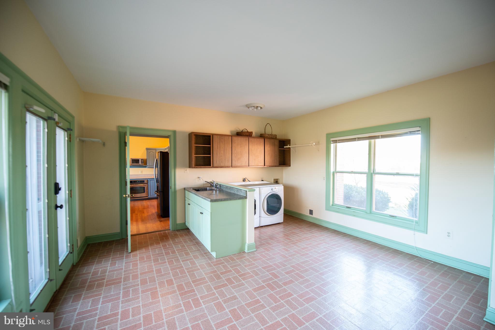 8467 Springs Road Warrenton, VA 20186 - Photo 23 of 28 Mudroom with laundry on main level