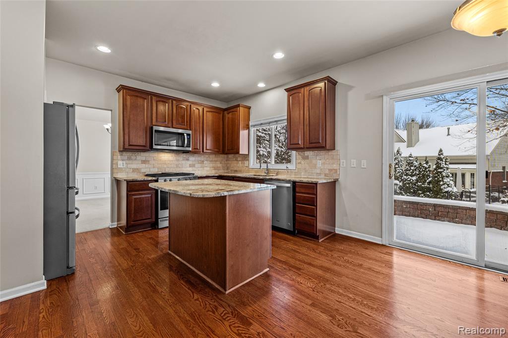 3904 Kaeleaf Road Lake Orion, MI 48360 - Photo 19 of 66