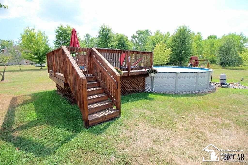 24040 Otter Road New Boston, MI 48164 - Photo 18 of 32 21467805-17.JPG