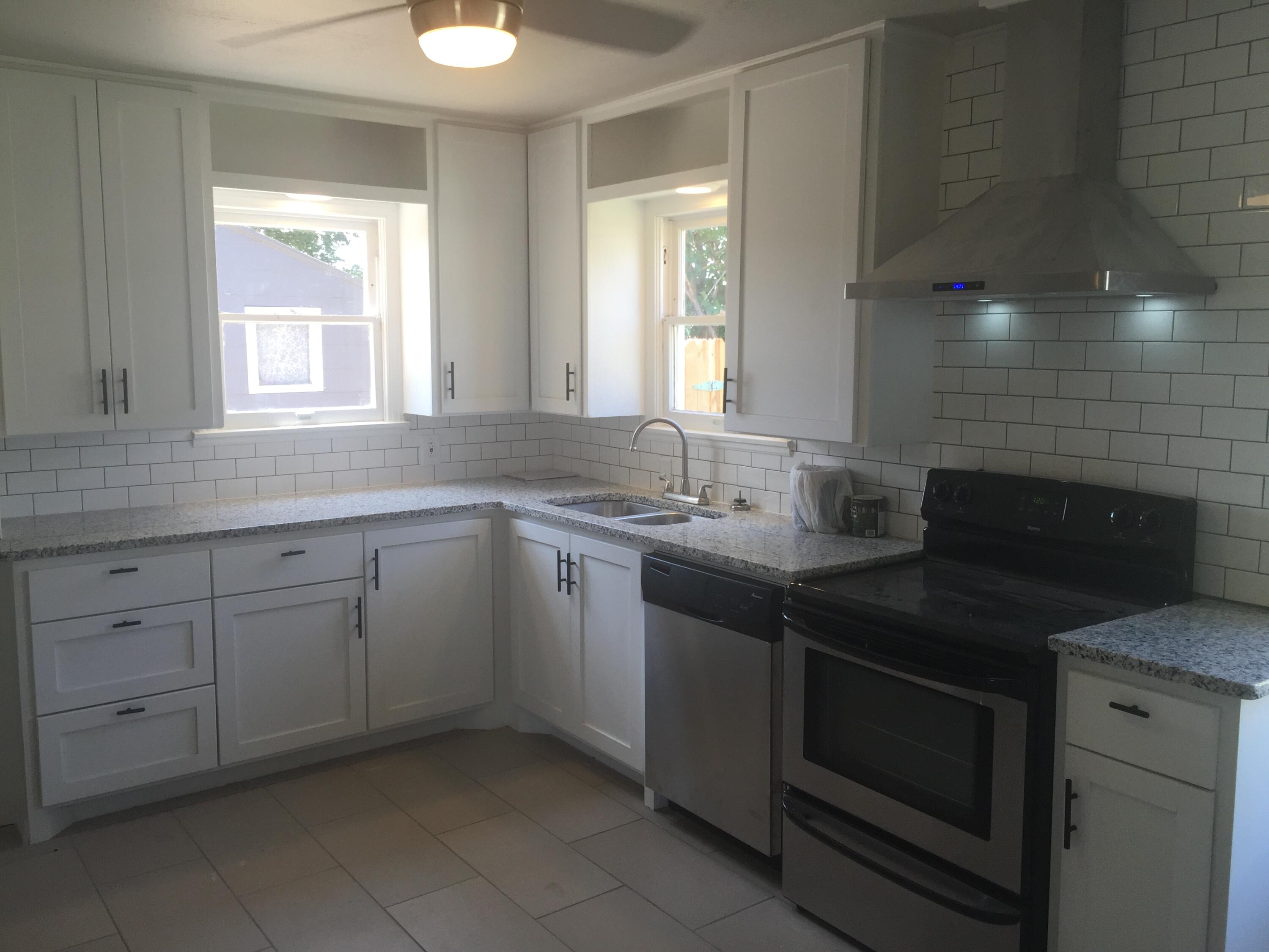 2805 33rd Street, Unit FRONT Lubbock, TX 79410 - Photo 2 of 11 2