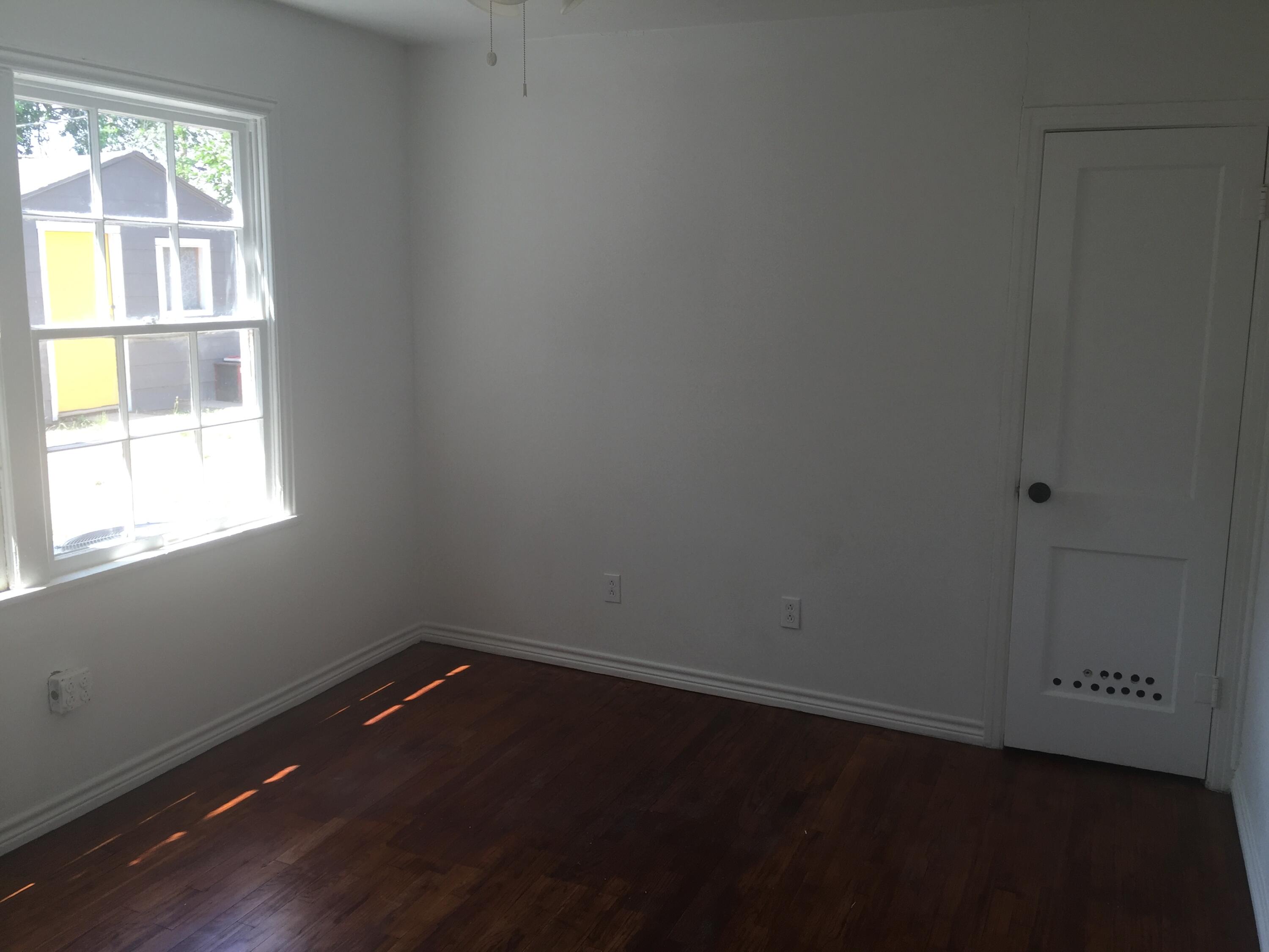 2805 33rd Street, Unit FRONT Lubbock, TX 79410 - Photo 4 of 11 4