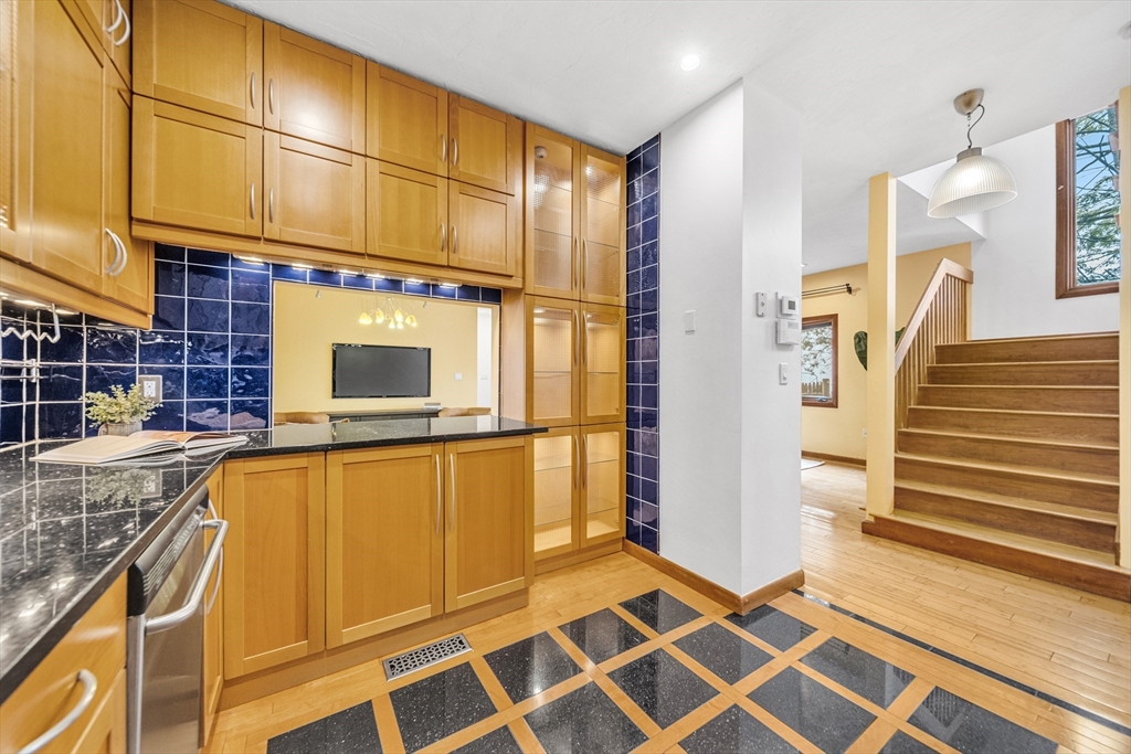 16 Carthay Circle, Unit 16 Newton, MA 02461 - Photo 7 of 35