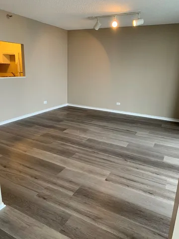 $2,000 | 10 East Ontario Street, Unit 3307, Chicago, IL 60611