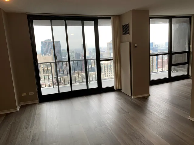 $2,000 | 10 East Ontario Street, Unit 3307, Chicago, IL 60611