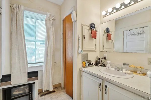 $220,000 | 11 Murray Street, Oswego, NY 13126