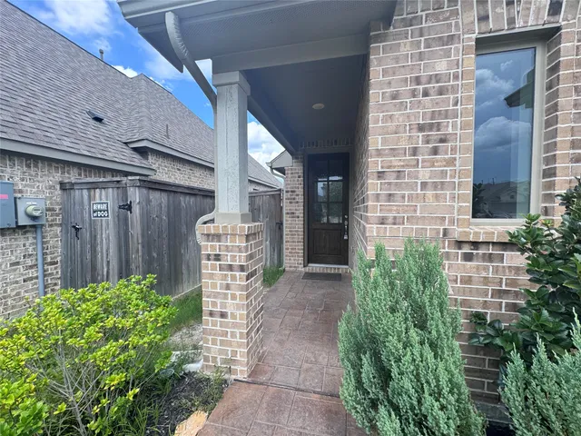 a view of a pathway with an outdoor space
