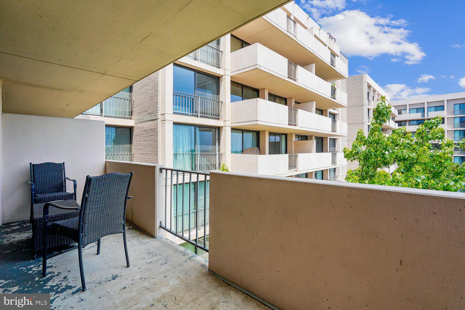 4141 North Henderson Road, Unit 904 Arlington, VA 22203 - Photo 8 of 46 Balcony