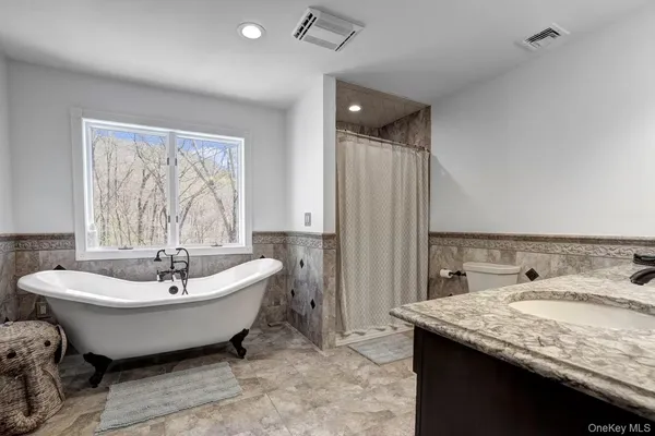 $1,049,000 | 12 Hawk Mountain Road, Sparrowbush, NY 12780
