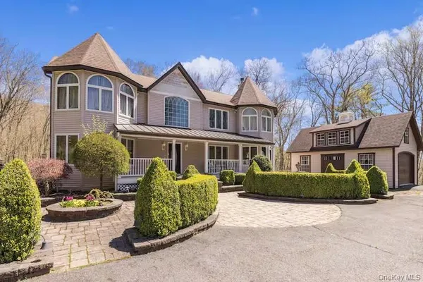 $1,049,000 | 12 Hawk Mountain Road, Sparrowbush, NY 12780