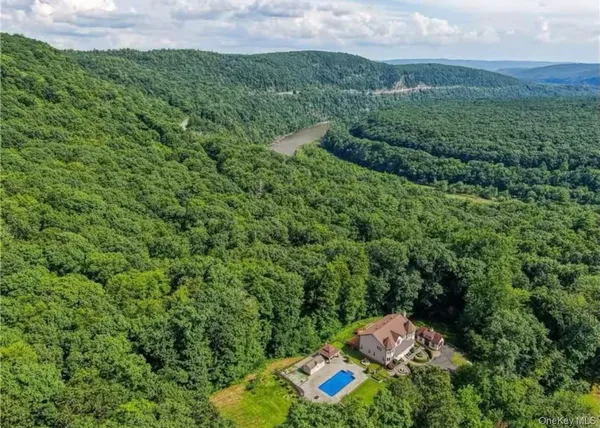 $1,049,000 | 12 Hawk Mountain Road, Sparrowbush, NY 12780