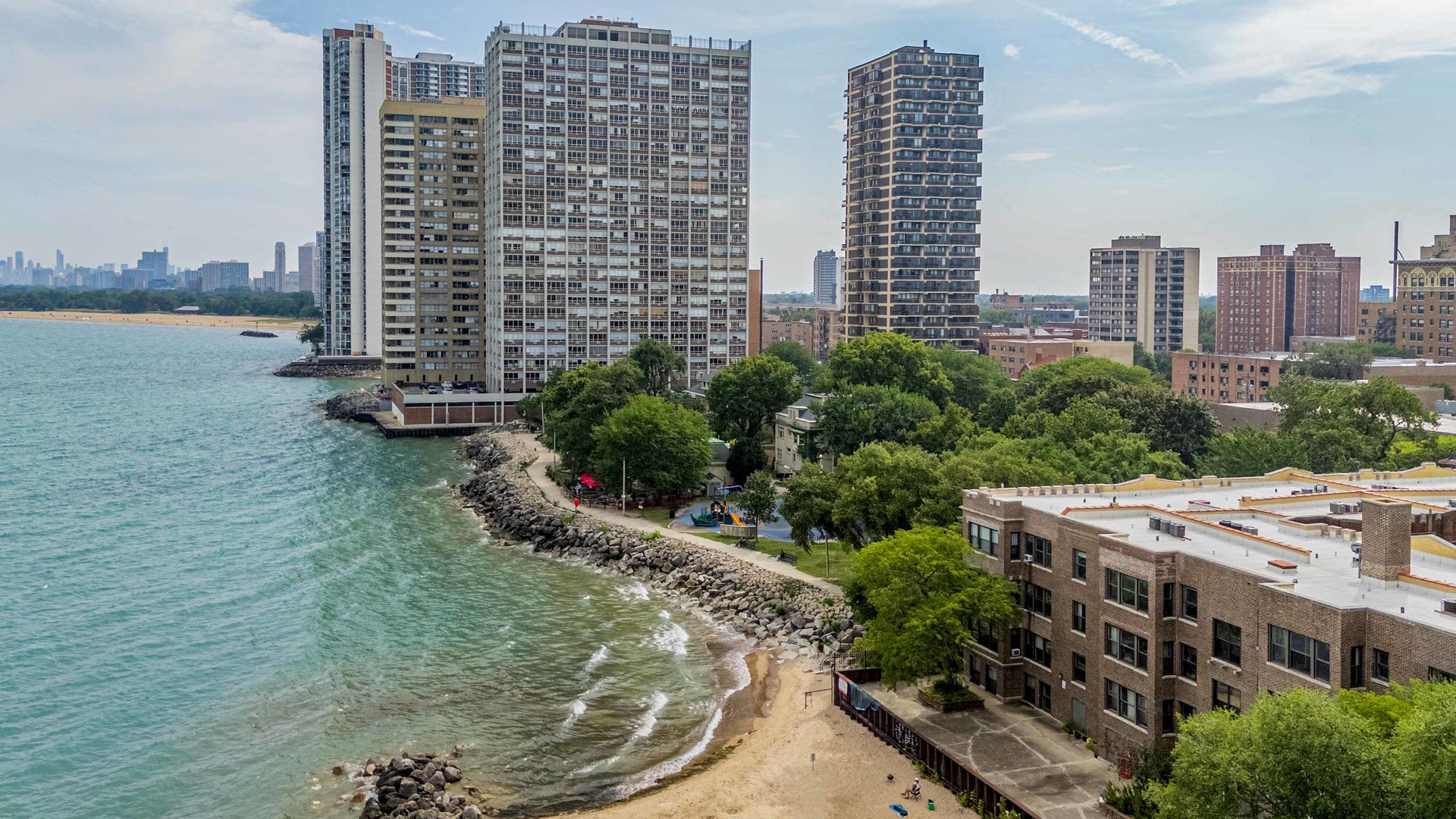 6301 North Sheridan Road, Unit 19F Chicago, IL 60660 - Photo 3 of 23 Gallery Image 3