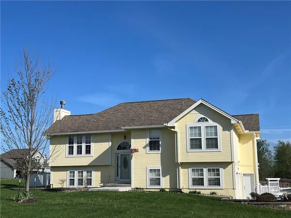 $420,000 | 19621 Harbor Drive, Smithville, MO 64089