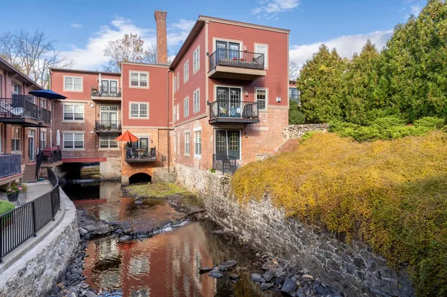 $425,000 | 7 Chester Road, Unit 211, Derry, NH 03038