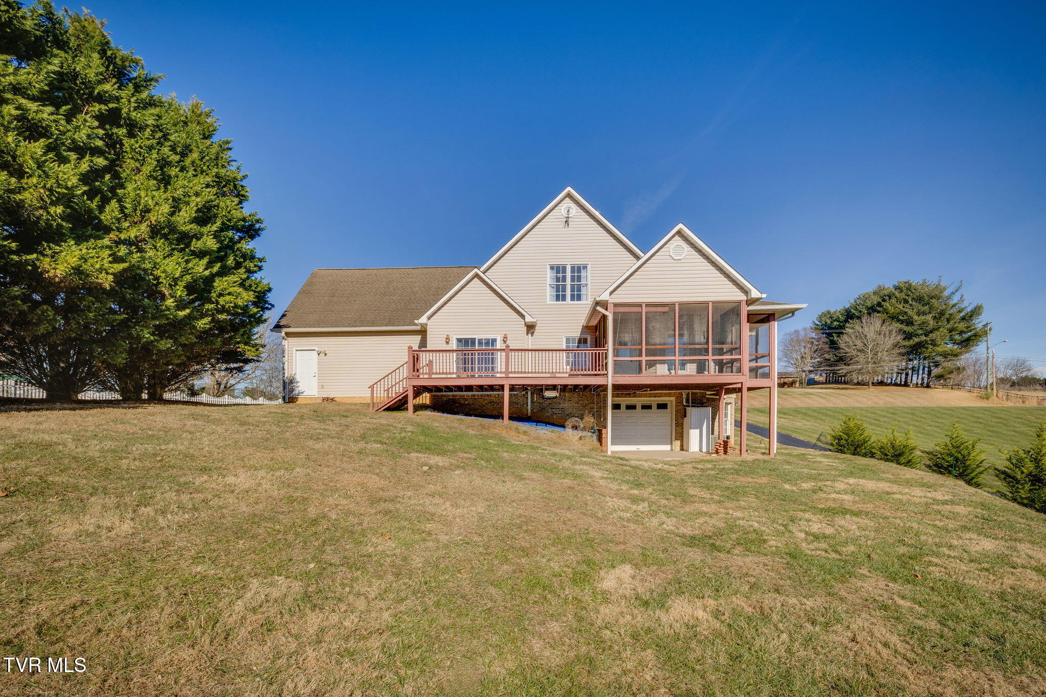 733 Rocky Branch Road Blountville, TN 37617 - Photo 4 of 68 003-1