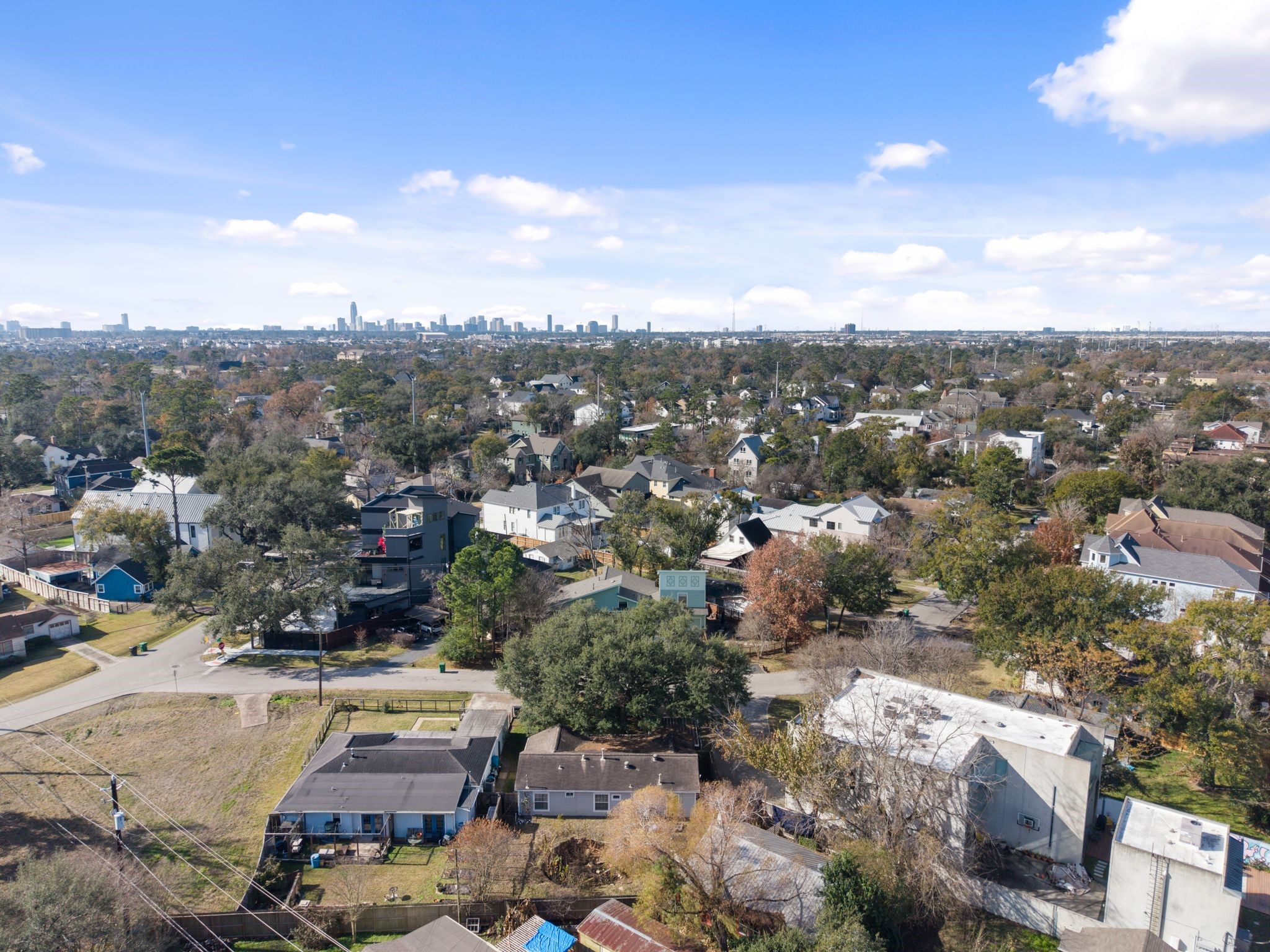 1811 West 14th 1/2 Street Houston, TX 77008 - Photo 24 of 25 a view of a city