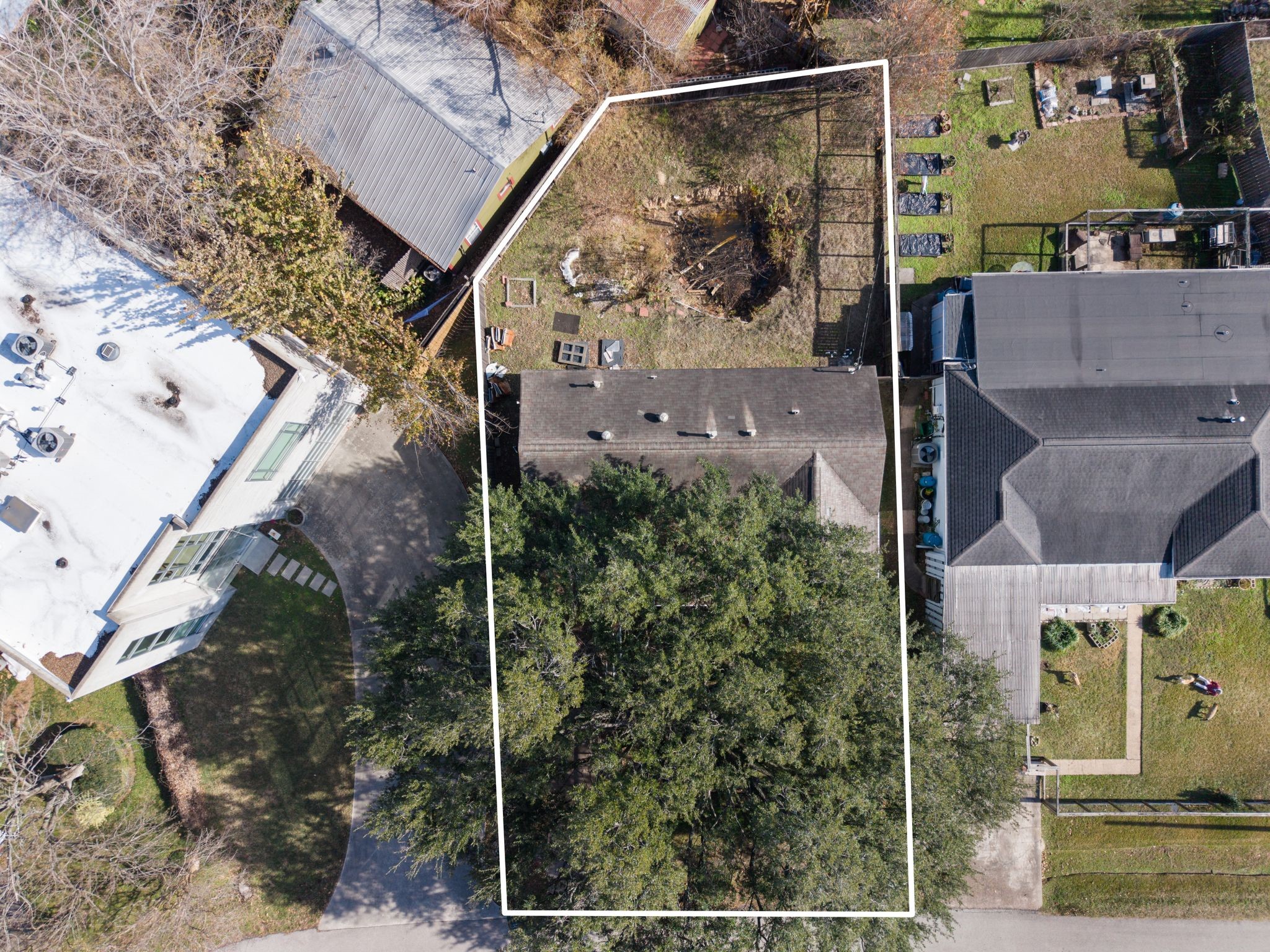 1811 West 14th 1/2 Street Houston, TX 77008 - Photo 25 of 25 a view of a brick house with a tree