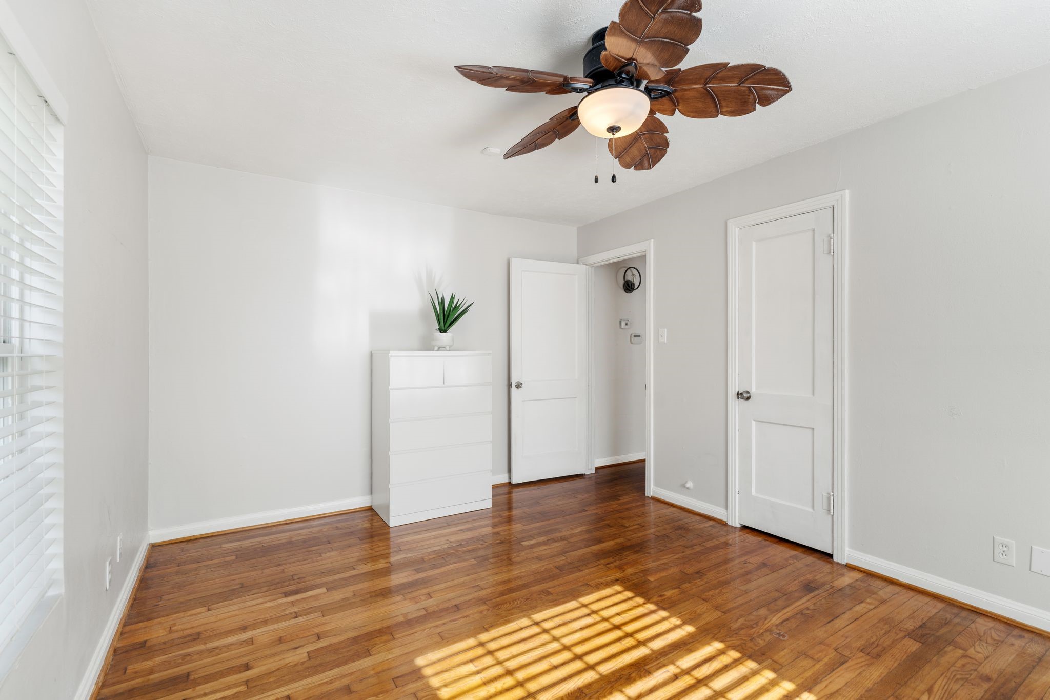 1811 West 14th 1/2 Street Houston, TX 77008 - Photo 7 of 25 a view of an empty room with wooden floor and a ceiling fan