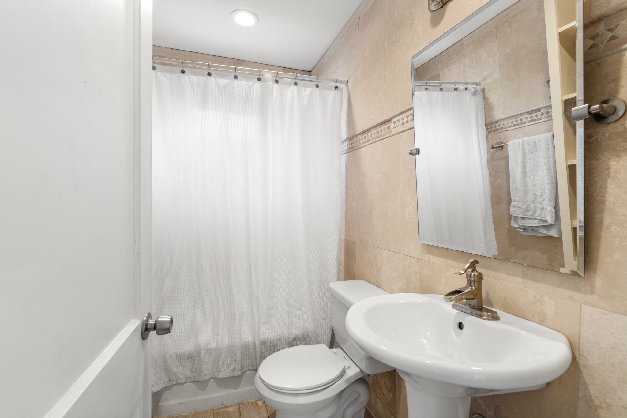 1811 West 14th 1/2 Street Houston, TX 77008 - Photo 8 of 25 a bathroom with a sink a toilet a mirror and shower