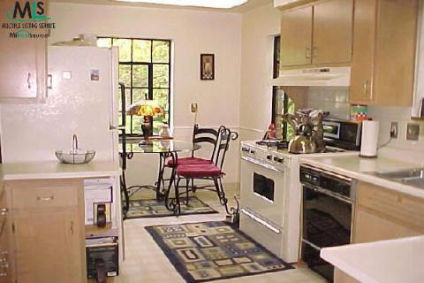 893 Fisher Road Grosse Pointe, MI 48230 - Photo 6 of 9 783453-5.JPG