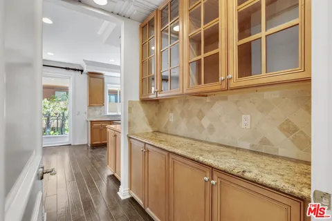 $9,500 | 132 South Maple Drive, Unit 201, Beverly Hills, CA 90212
