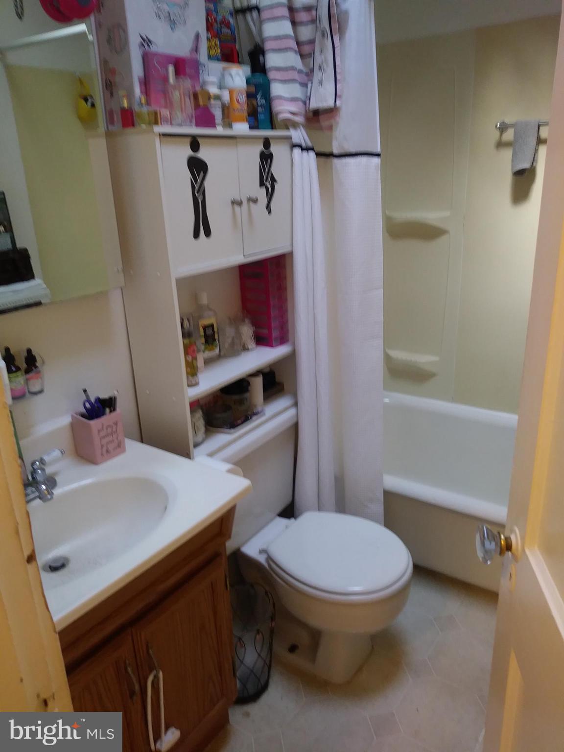 559 Timberlake Road Upper Darby, PA 19082 - Photo 1 of 4